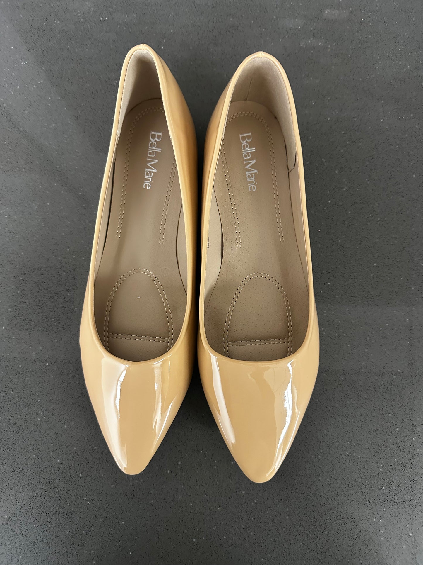 Women's Trotter Shoes Beige Glossy