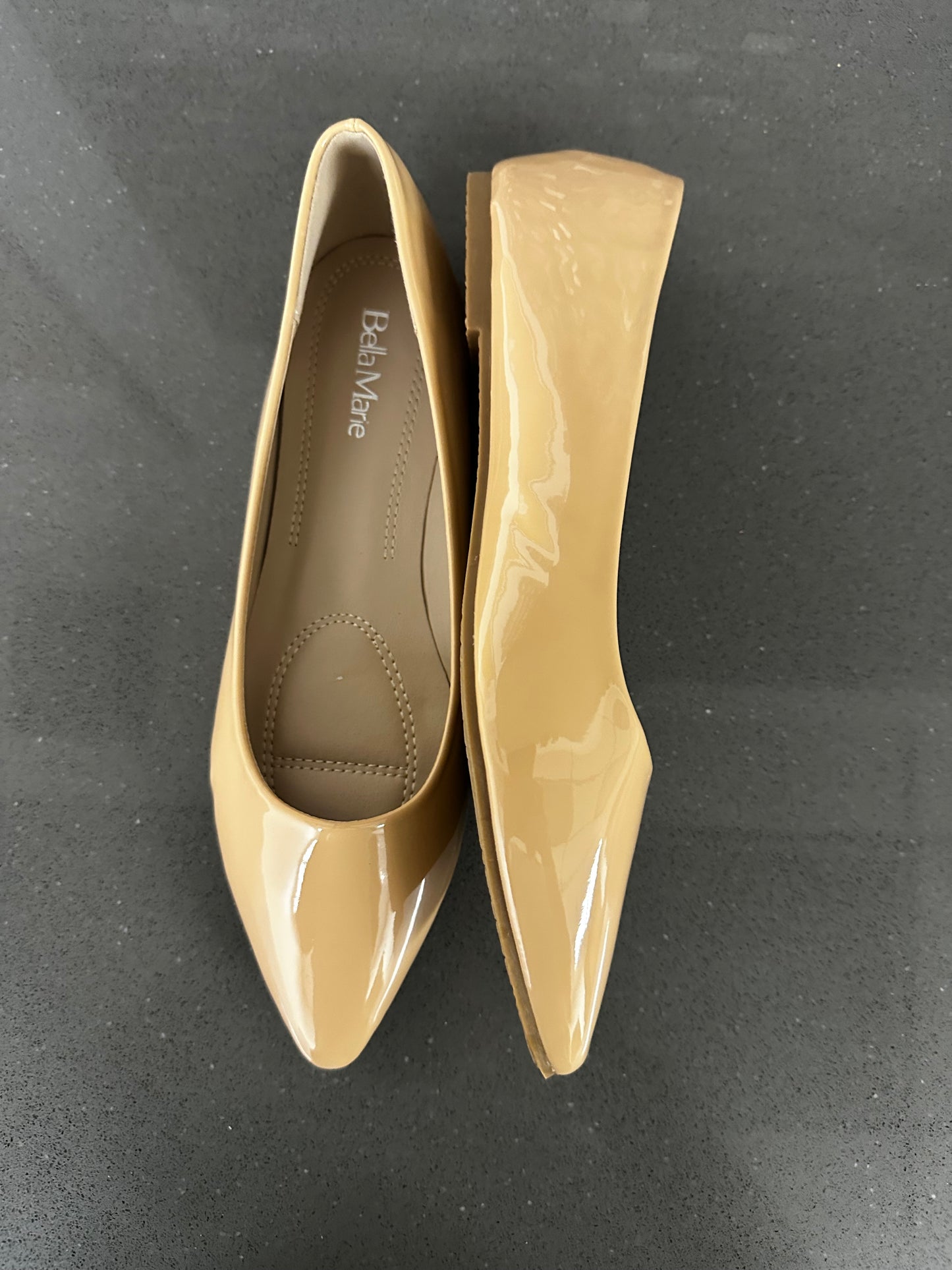 Women's Trotter Shoes Beige Glossy